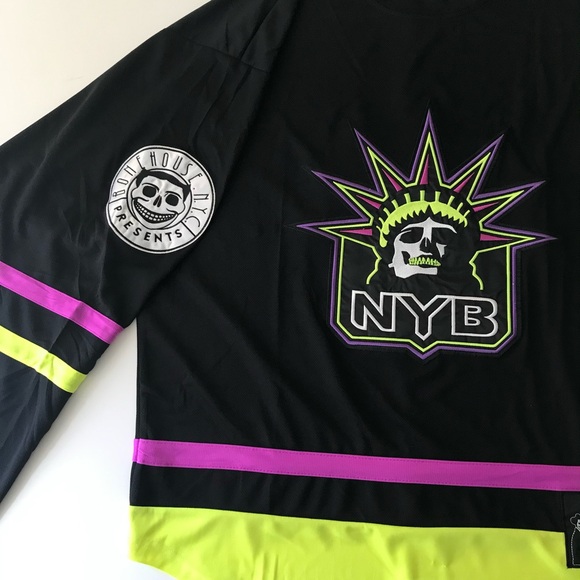 Size Large - Picture 15 of 16